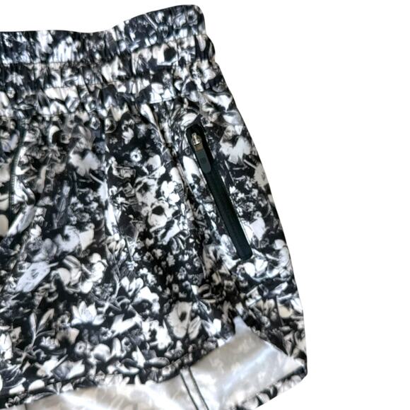 Lululemon Tracker Shorts V (4") Mash Up Black White Floral Sz 4 Workout Run Gym - Picture 6 of 13